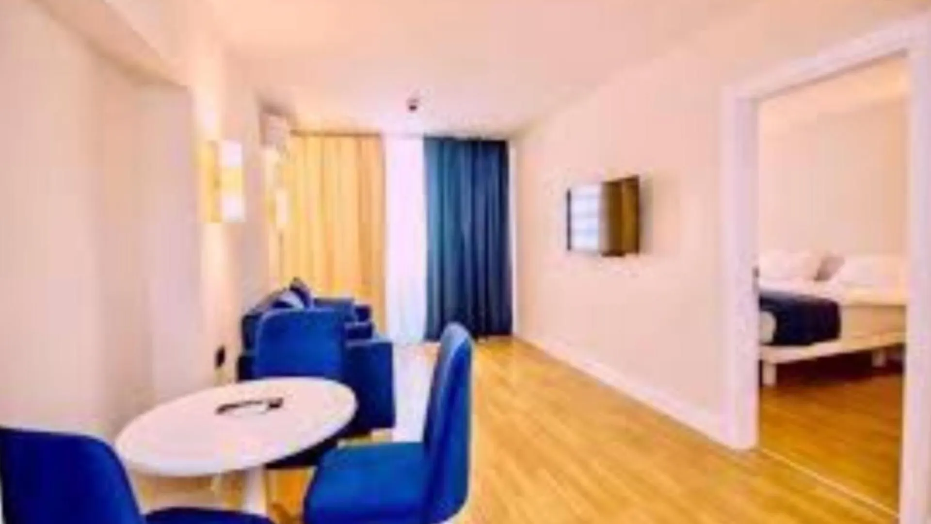 Deluxe Aparthotel Orbi City Office Batumi 5*,