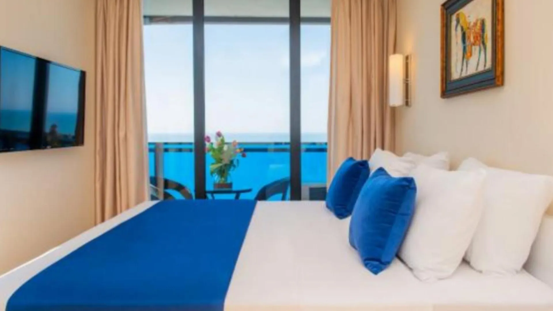 Deluxe Aparthotel Orbi City Office Batumi 5*,  Georgia